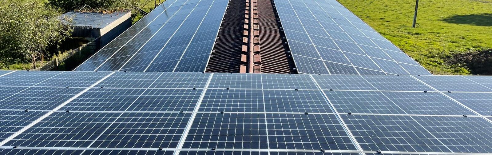 d232dbc4-5220-4072-8d83-cc9d314ee75a panneaux solaires sur toiture